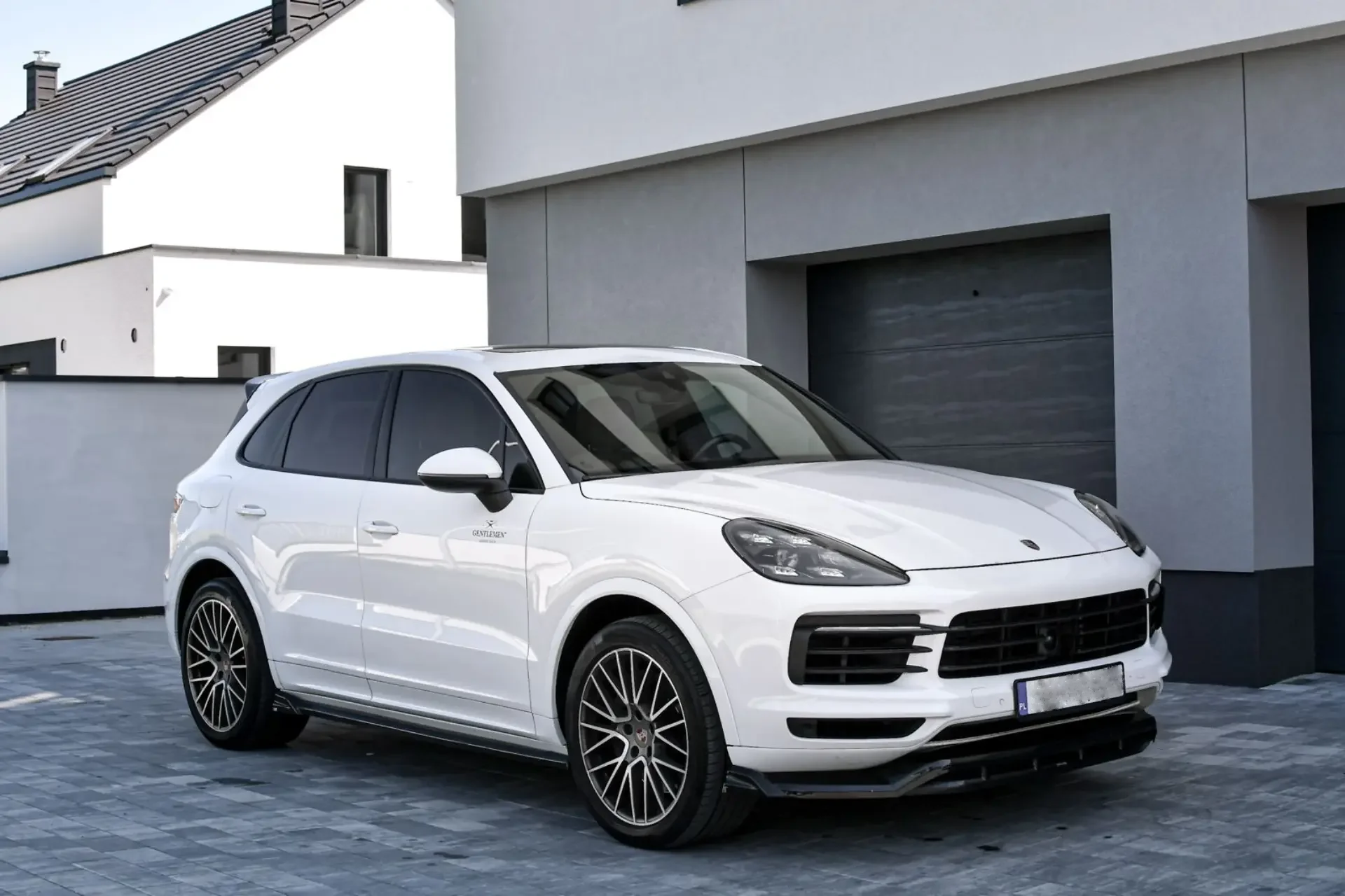 wynajem porsche cayenne