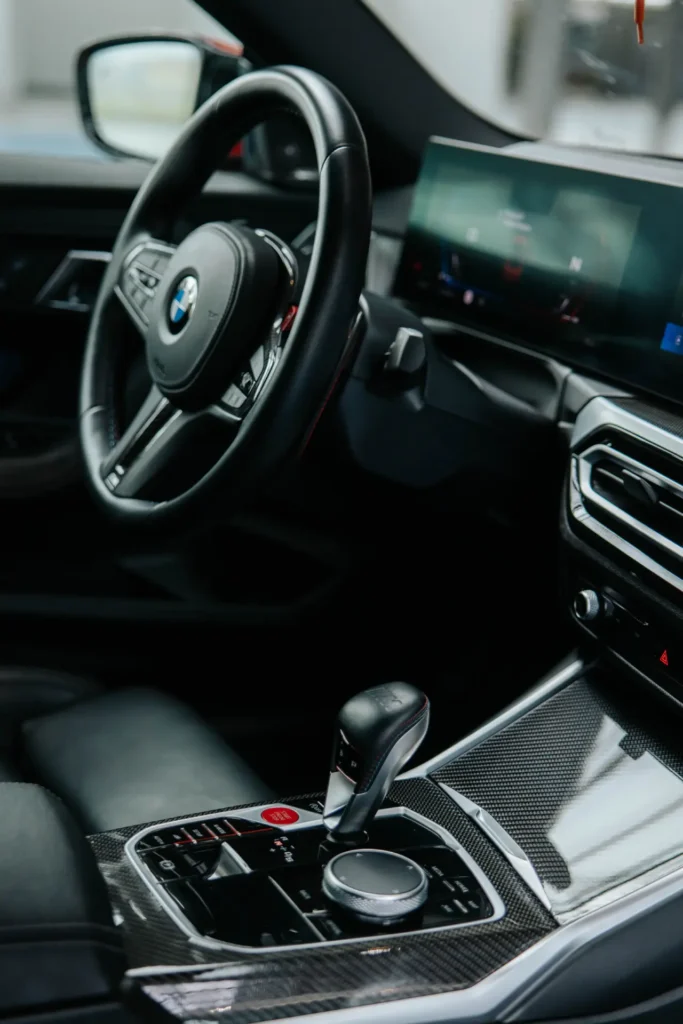 bmw m2 g87 w środku