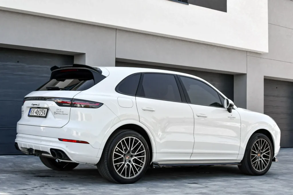 porsche cayenne s z boku