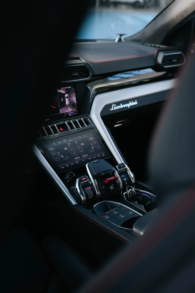 lamborghini urus panel środkowy