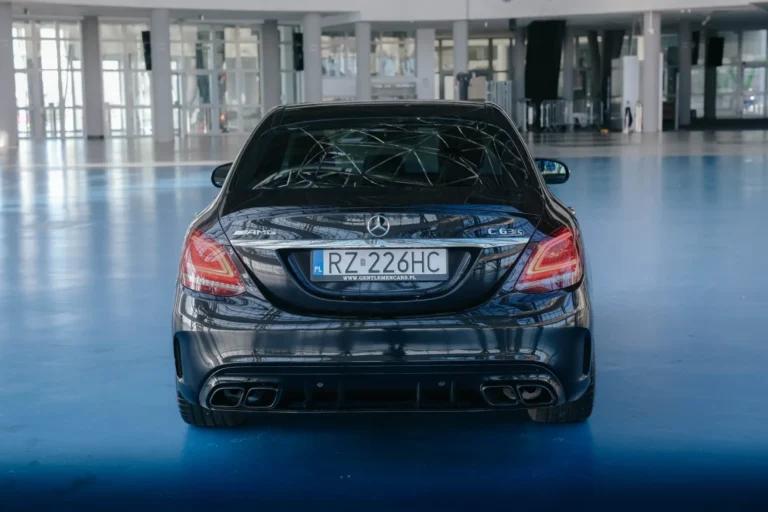 mercedes c63s amg tył