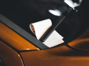 Mandat za brak biletu parkingowego 2026 – stawki, odwołanie