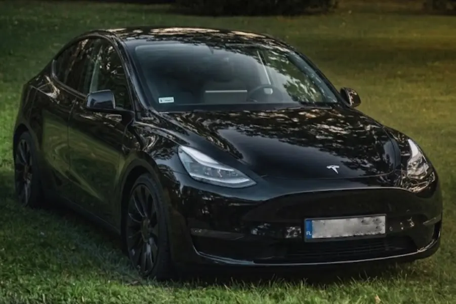 wynajem tesla y performance czarna